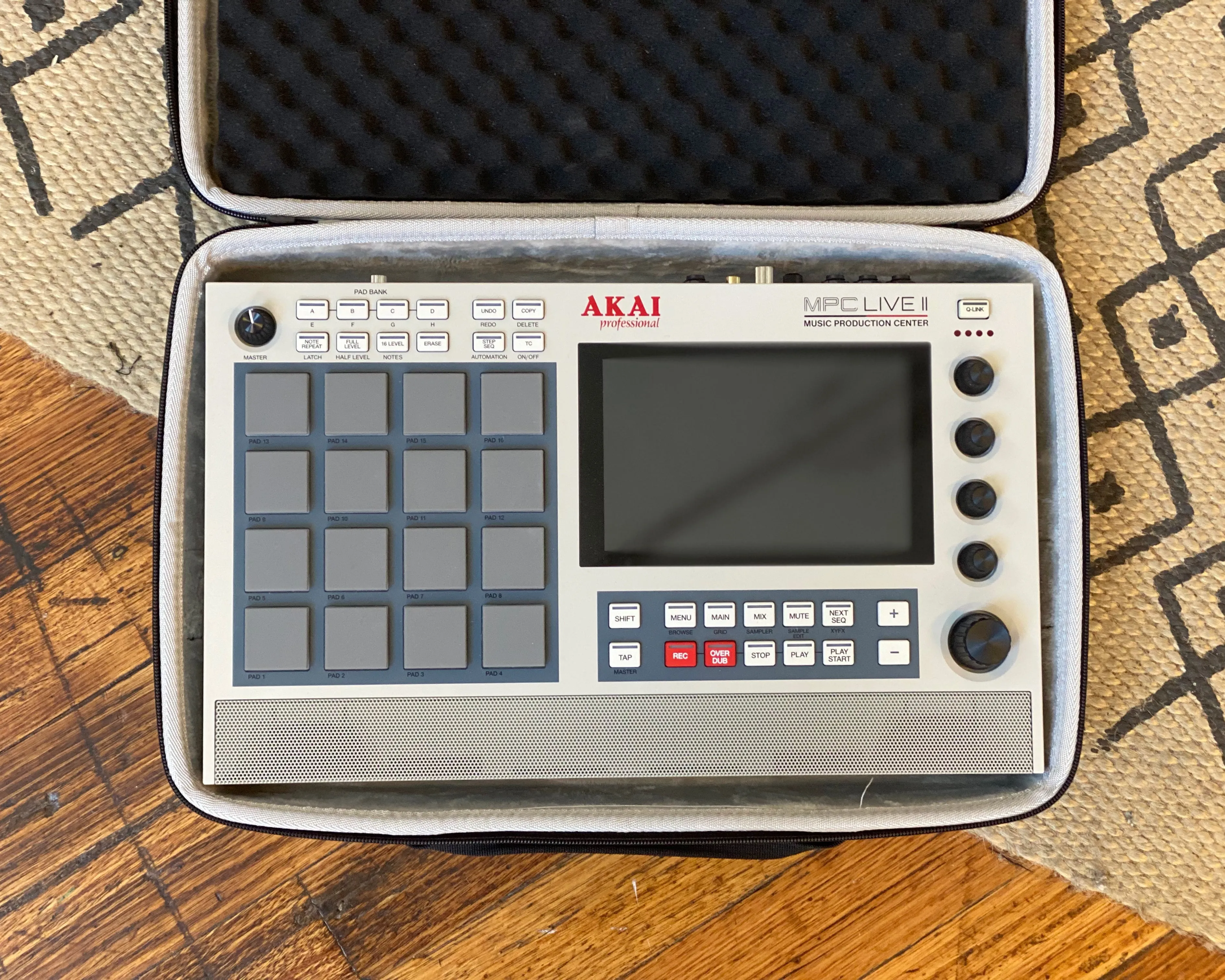 AKAI MPC Live II Retro