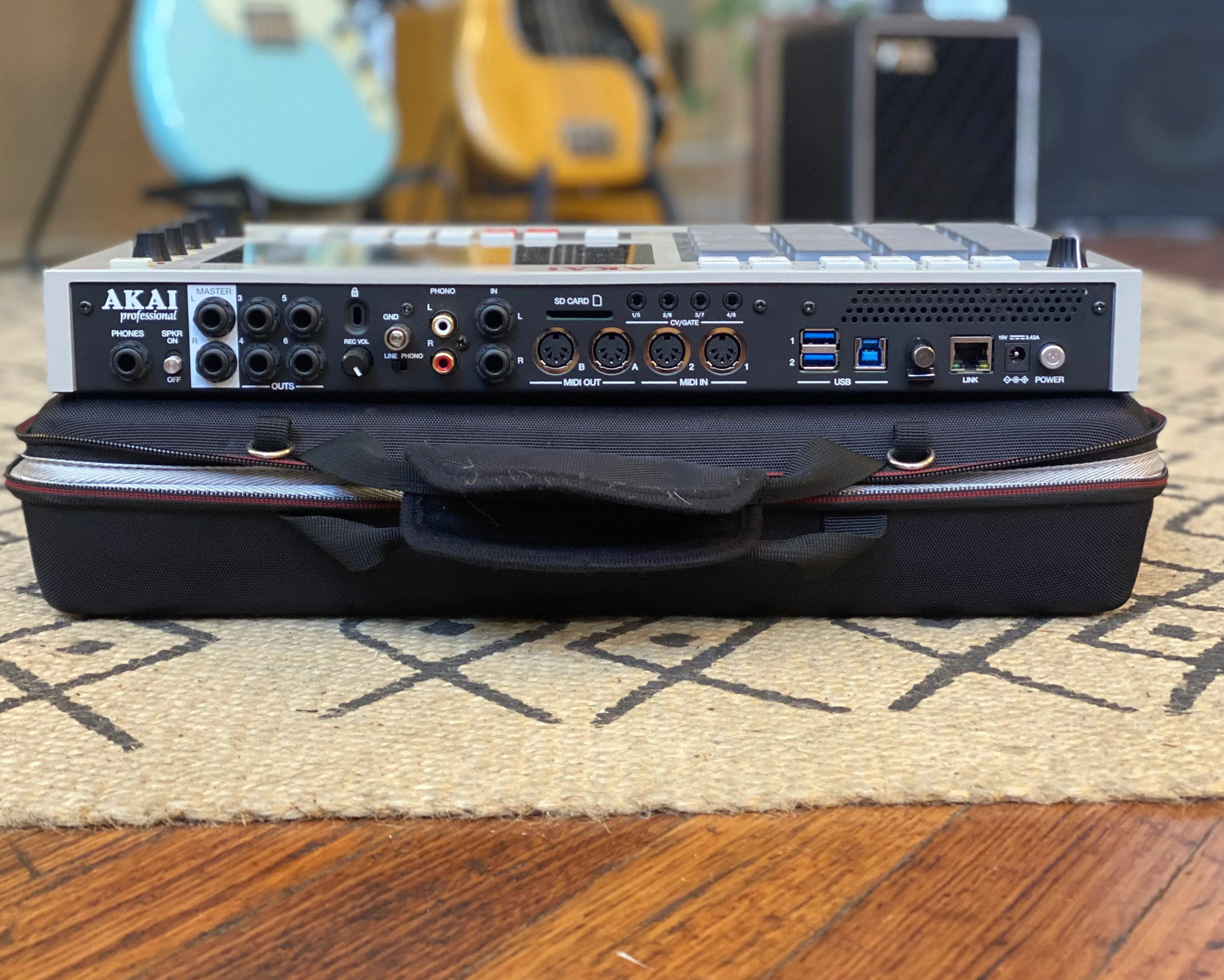 AKAI MPC Live II Retro